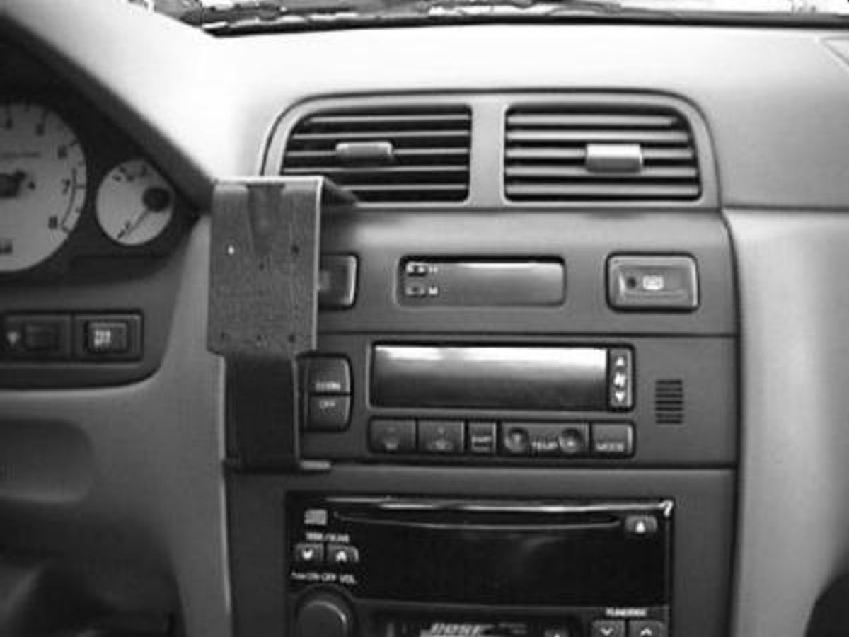 Brodit ProClip 852464 Nissan Maxima 1995-1999 Senter