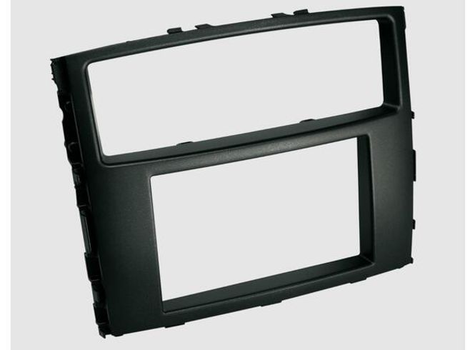 Hovedbilde ConnectED Monteringskit 2-DIN Mitsubishi Pajero (2006 -->) (Kokgsrå)